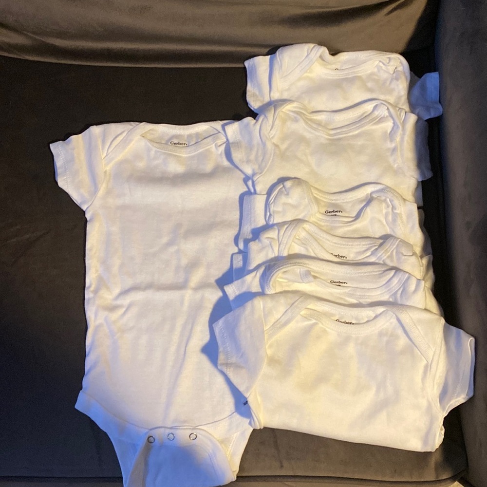 🔥 5/$30 🔥Bundle White Onesies